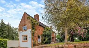 Luxury Country Escape with Hot Tub perfect for Friends and Families - Image 4