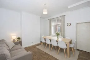 Central 3BR House•Sleeps 7•Parking•Pet Friendly - Image 4