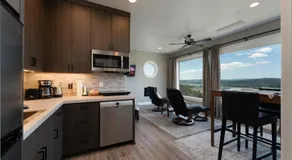 Eagles Bluff 1BR Suite of Kalama Oaks Lodge - Image 3