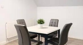 Modern Spacious Flat In Ipswich - Sleeps 6 - Parking - Image 4