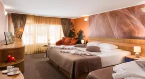Hotel Central Point - Image 2