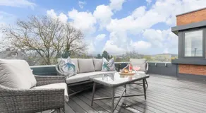 Elliot Oliver - Stunning Three Bedroom Penthouse With Large Terrace & Parking - Image 2