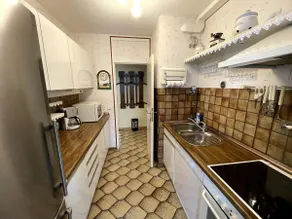 Zentrales Apartment für bis zu 6 Personen mit Balkon, Parkplatz, Waschmaschine & direkten Einkaufsmöglichkeiten - Image 2