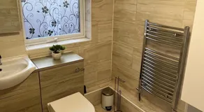 2 Bed Flat - Sleeps 3 - Parking - Wifi - Image 2