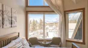 Incredible Mountain View Townhouse in DT Canmore w/ A/C & U/A Parking - Image 2