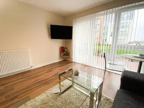 Glasgow Ellerslie Path 2bd Home - Parking - Image 1