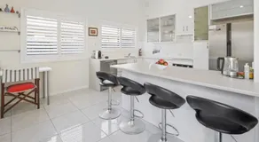 Charming 1BR beachside retreat steps from dog beach - Image 3