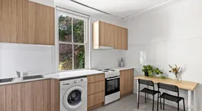 Modern Private Double Room - Centrally Located - Shared Bathroom - Image 5