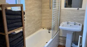 Quiet, Sleeps 13, 2 bathrooms, 4 Parking, KIA2 - Image 2