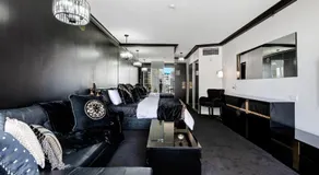 Medusa's Luxe Retreat - Prime Surfers Paradise Spot - Image 2