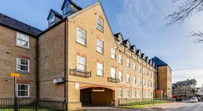 Entire 2 Bed Flat Contractors Families and Relocators - Image 5