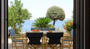 Luxury Villa with Pool overlooking a Majestic View - Image 4