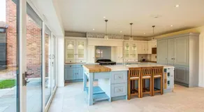Luxury home in Woodcote - Image 2