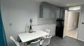 TOTTENHAM VELVET Suites - Image 3