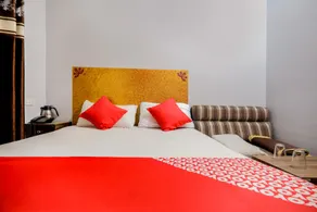 OYO 64424 Hotel Royal - Image 5