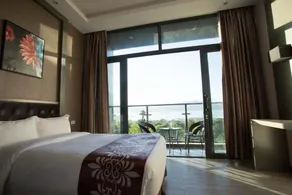 Vienna Hotel - Image 2