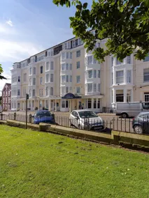 Travelodge Scarborough St Nicholas - Image 4