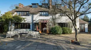 Luxury Period 7 Bed Mansion near Warner Bros - Image 2