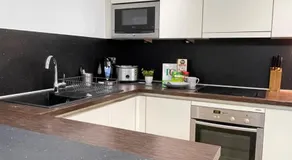 Wharf Inn Premier Apartment Central Manchester - Free Private Parking - Image 3