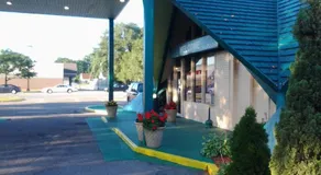 Budgetel Inn & Suites Hotel - Image 5