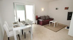 Villa Iris Apartments - Image 4