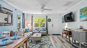 The Delray Twin Cottages Retreat 4 bedrooms Heated Pool and Spa Oasis - Image 3