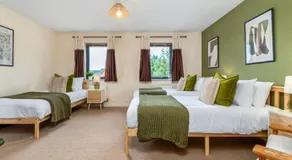 Entire home in Hanley United Kingdom - Image 2