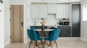Inviting 2 Bedroom House in Dorking - Image 2