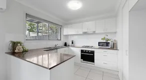 Cute Townhouse Near North Lakes - Image 5