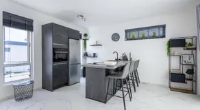 Tropical Getaway with BBQ & Pool - Image 4
