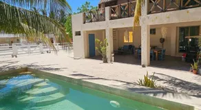Apartment with jacuzzi and beach club access - Image 2