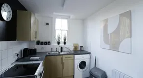 Spacious 2BR Apartment Central Colchester Near Station Fast WIFI - Image 5