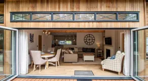 High Oaks Grange - Contemporary Lodges - Image 3