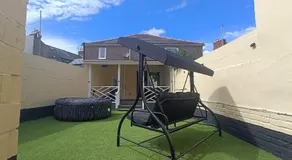 Hidden Gem with Hot Tub, Cinema and Secure Parking - Image 3
