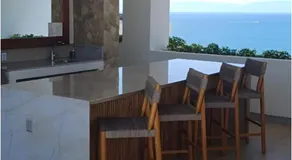 Amazing 2 bedroom condo in Golden Zone steps away from the ocean - Image 5