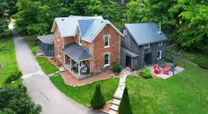 A charming, rustic 150 year old Carriage House - Image 3