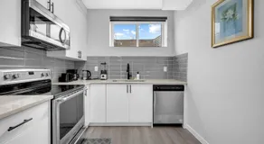 Modern & Spacious Guest Suite - Image 5