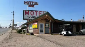 Round-Up Motel - Image 3