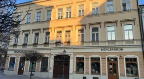 Tamás Apartman - Panorámás, tágas lakás a történelmi belvárosban kilátással a Virágórára - Image 4