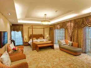 Shiwai Taoyuan Hotel - Image 2
