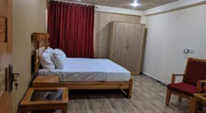 Heavess Peak Hotel - Image 2