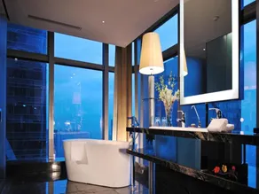 V Hotel - Image 2