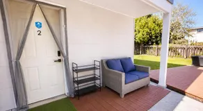 Bright Private 1BR Suite with Separate Entrance - Image 4