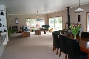 Gully Retreat Karapiro - Image 3