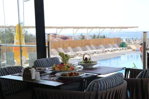 DOUBLE ROYAL HOTEL - Image 3