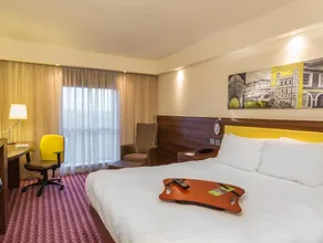 Hampton by Hilton Exeter Airport - Image 3