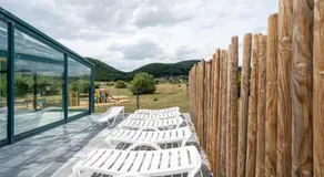 Chalet avec jacuzzi, terrasse et sauna - Image 3