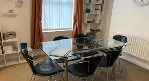 39 Cowley Road - Image 4