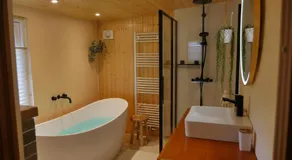 The Sunbird Inn - with luxurious bathroom & sauna - Image 2