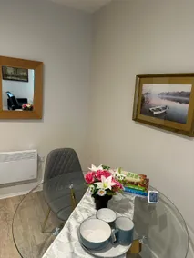 Modern City Suite | 10-Min Walk from Hull Station - Image 5